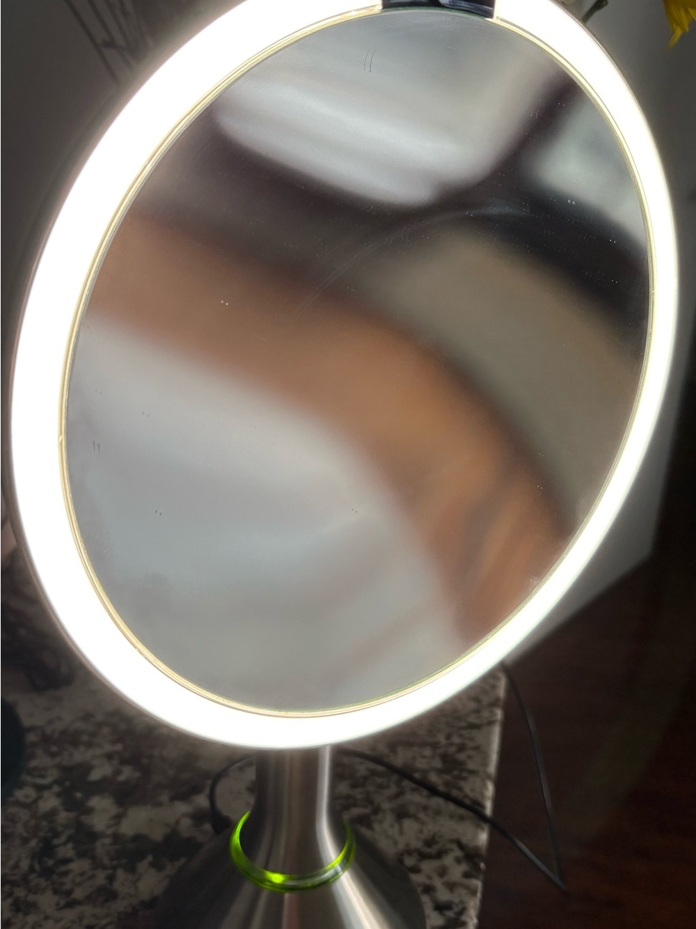 Simple human telescopic table top 5x mirror